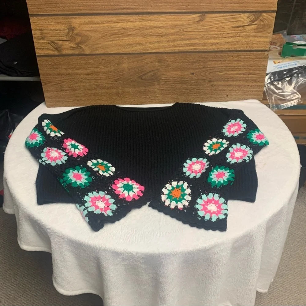 Chic Black Crochet Granny Square Sleeve Sweater size small no brand